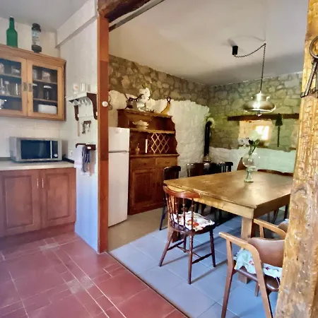 Housingleon - Casa De Campo Las Chopas I Holiday home Peredilla